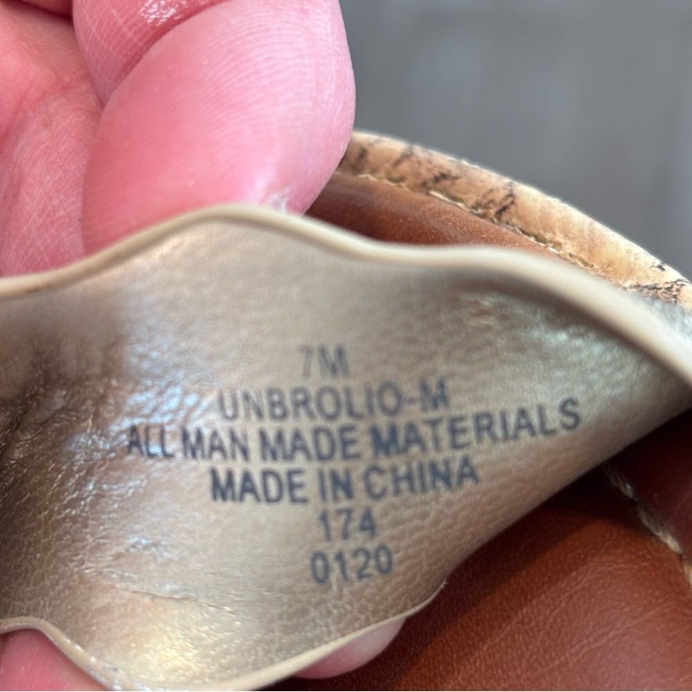 Nordstrom Unisa platform gold sandals 7 - Picture 3 of 4